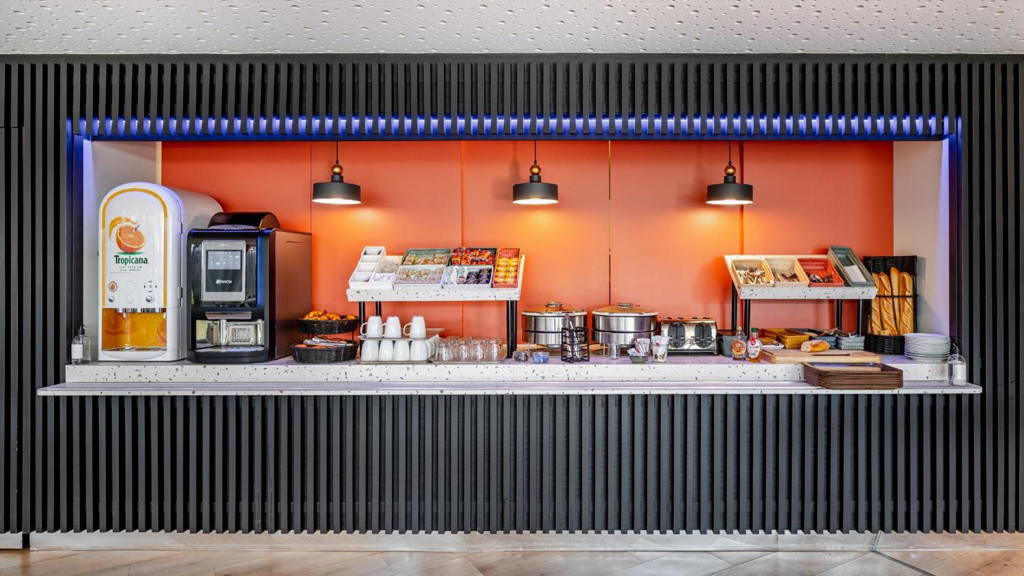 Hotel Akena Troyes - La Chapelle St-Luc Les Noes-pres-Troyes Экстерьер фото